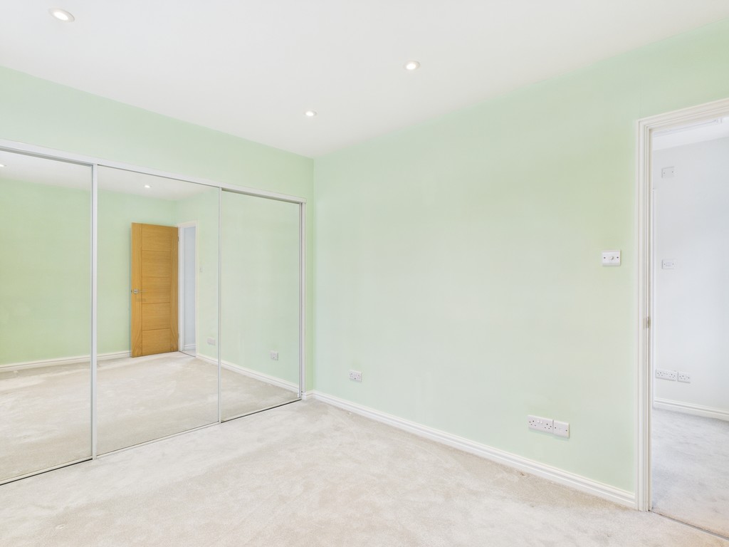 2 bed semi-detached house for sale in Primrose Copse, Horsham  - Property Image 4