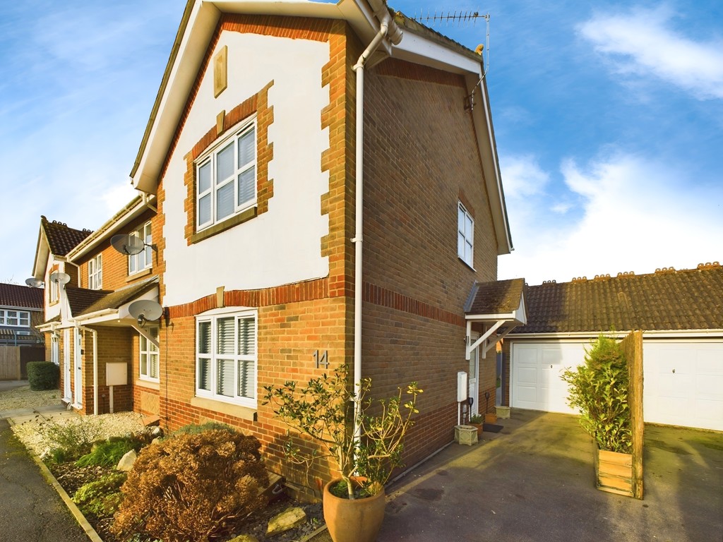 2 bed semi-detached house for sale in Primrose Copse, Horsham  - Property Image 1