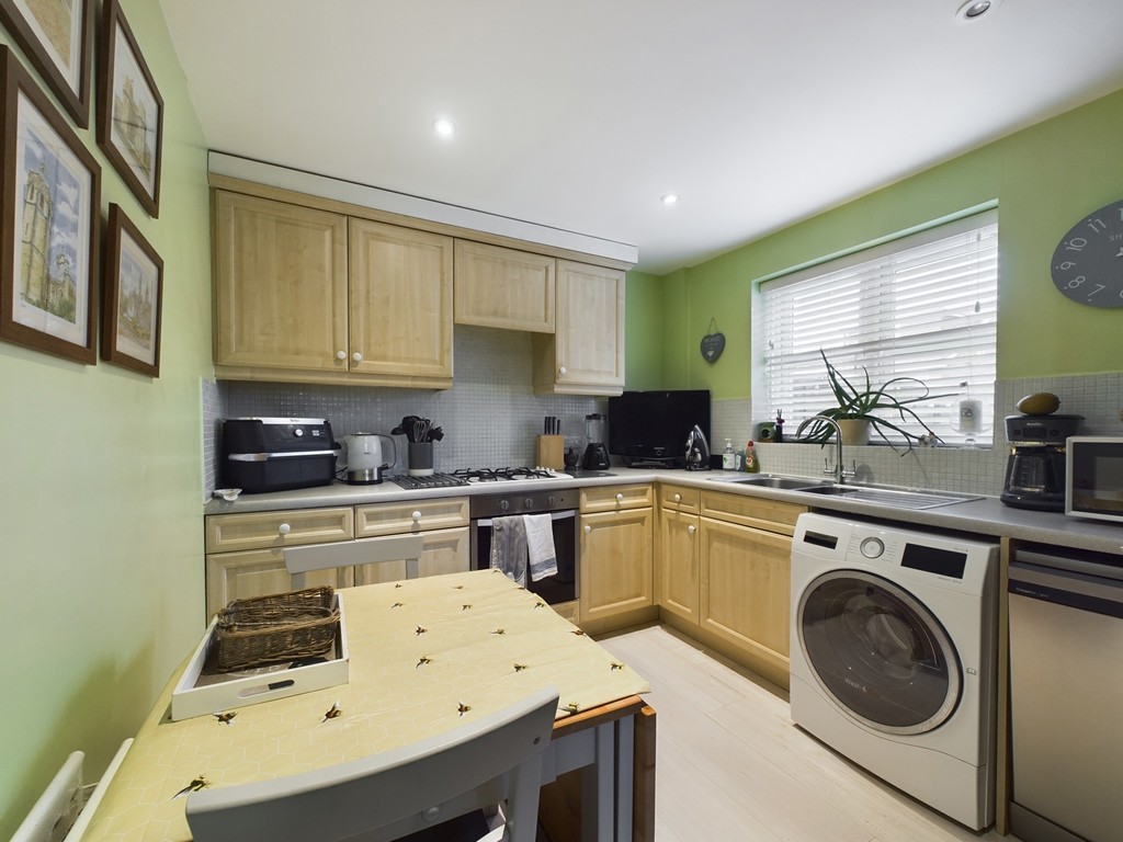 2 bed semi-detached house for sale in Primrose Copse, Horsham  - Property Image 3