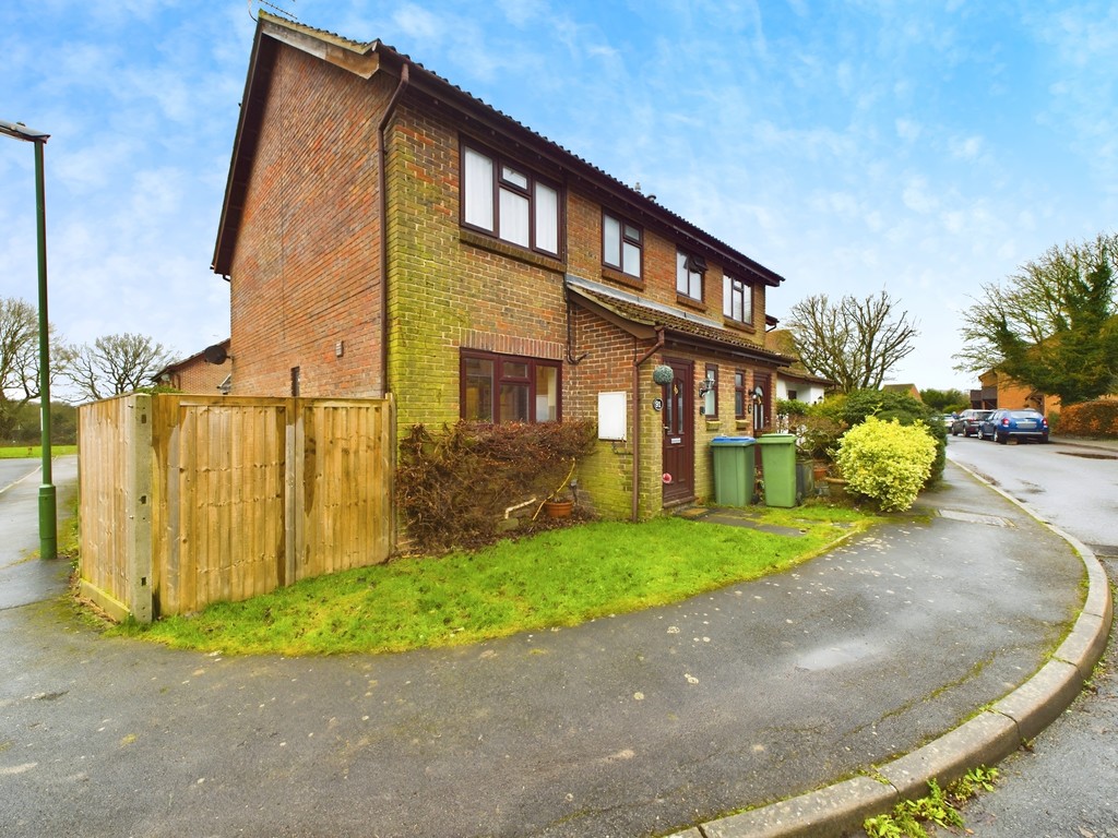 3 bed semi-detached house for sale in Acorn Avenue, Horsham  - Property Image 11