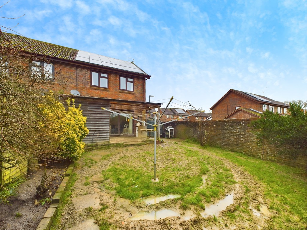 3 bed semi-detached house for sale in Acorn Avenue, Horsham  - Property Image 10