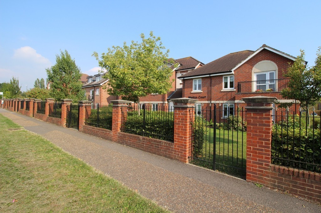 1 bed apartment for sale in Kings Road, Horsham  - Property Image 1