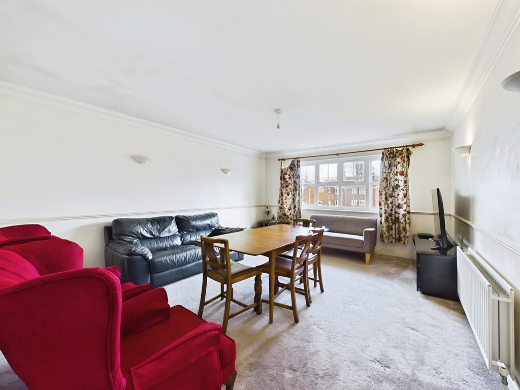 2 bed flat for sale in Trinity Court, Horsham  - Property Image 3
