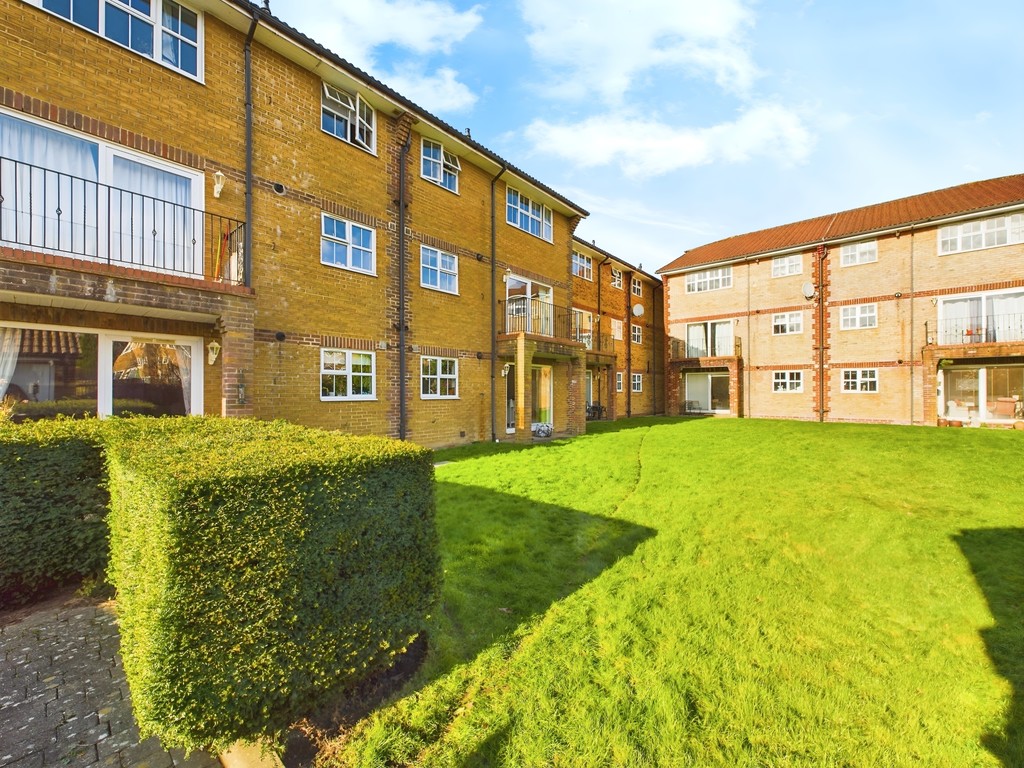 2 bed flat for sale in Trinity Court, Horsham  - Property Image 10