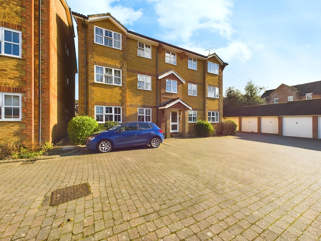 2 bed flat for sale in Trinity Court, Horsham  - Property Image 11