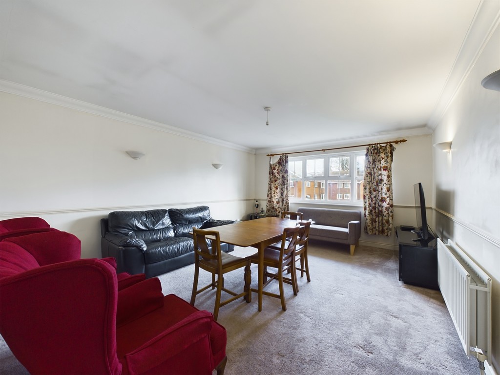 2 bed flat for sale in Trinity Court, Horsham  - Property Image 3