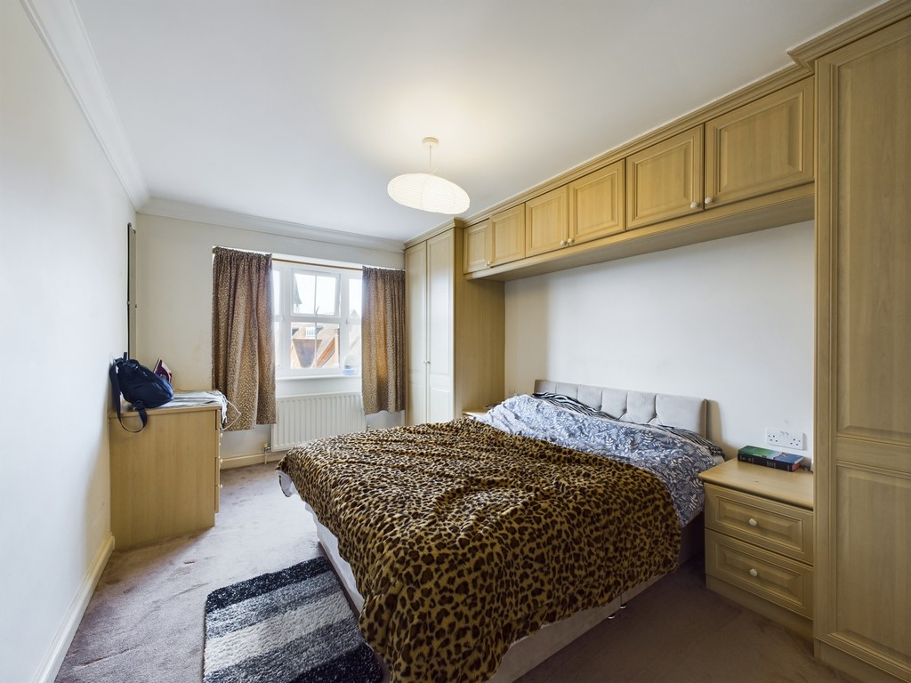 2 bed flat for sale in Trinity Court, Horsham  - Property Image 4