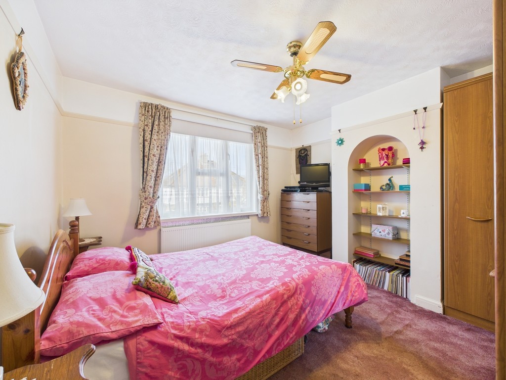 3 bed semi-detached house for sale in Hurst Avenue, Horsham  - Property Image 7