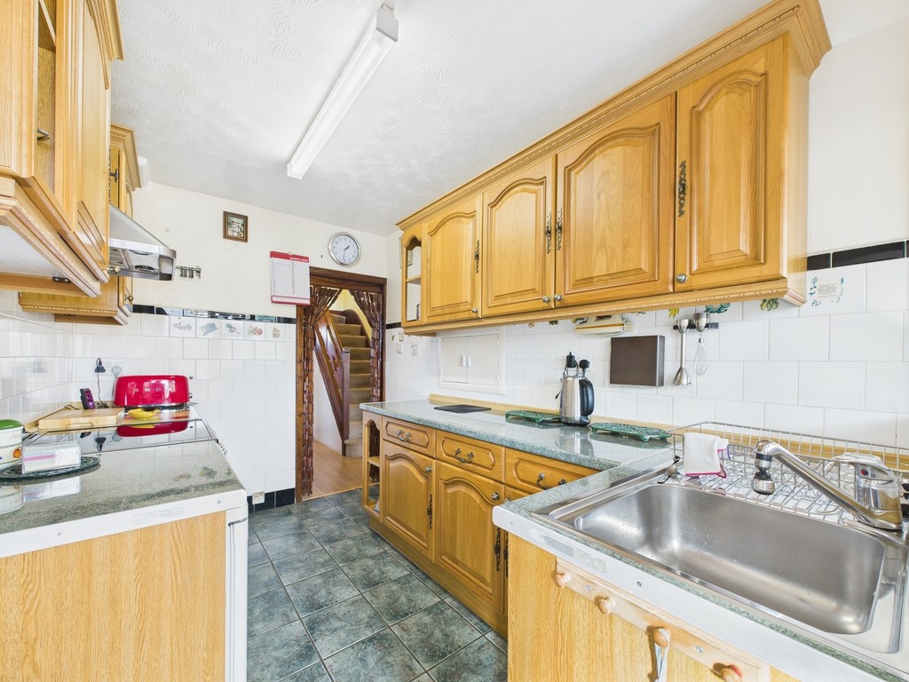 3 bed semi-detached house for sale in Hurst Avenue, Horsham  - Property Image 11