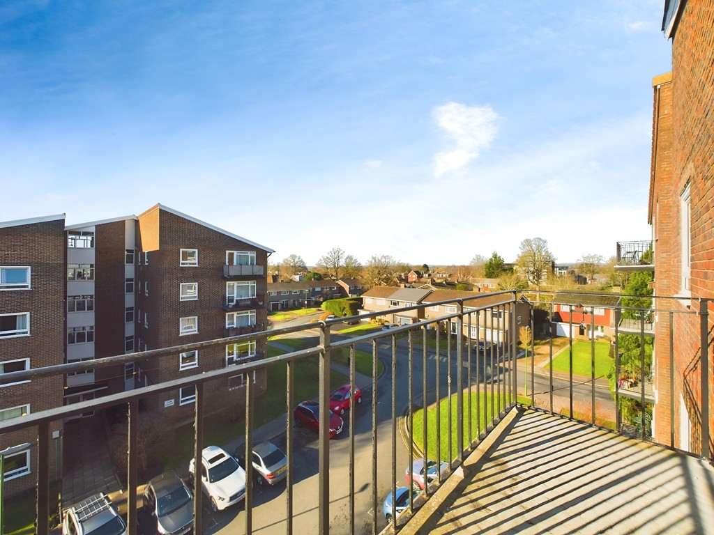 2 bed apartment for sale in Bourns Court, Horsham  - Property Image 8