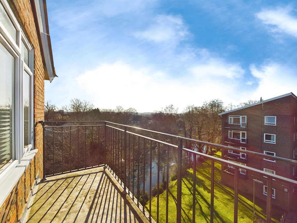 2 bed apartment for sale in Bourns Court, Horsham  - Property Image 9