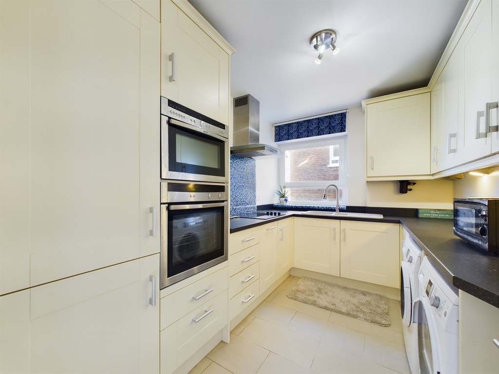 2 bed apartment for sale in Bourns Court, Horsham  - Property Image 2