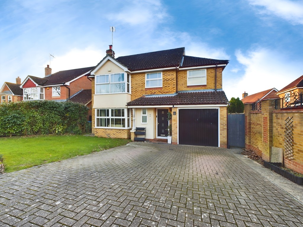 5 bed detached house for sale in Wren Close, Horsham  - Property Image 1