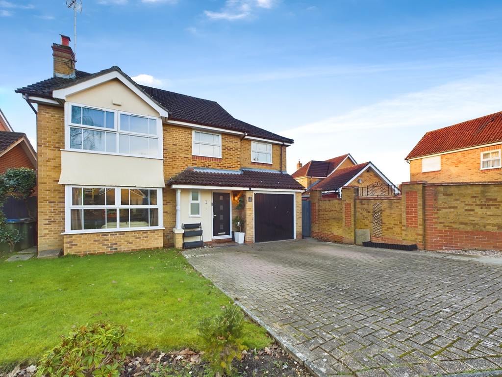5 bed detached house for sale in Wren Close, Horsham - Property Image 1