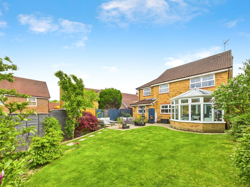 5 bed detached house for sale in Wren Close, Horsham  - Property Image 10