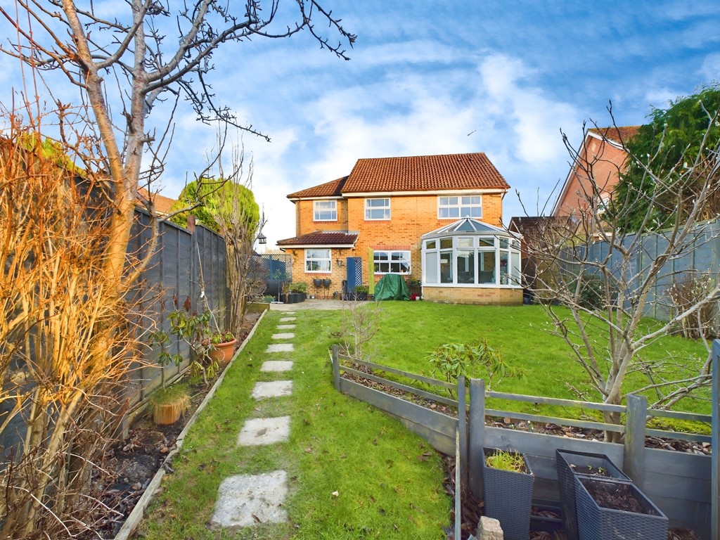 5 bed detached house for sale in Wren Close, Horsham  - Property Image 10