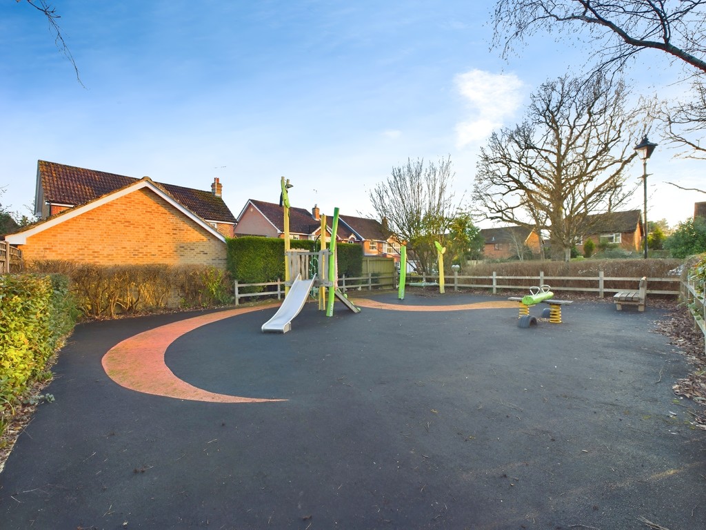 5 bed detached house for sale in Wren Close, Horsham  - Property Image 19