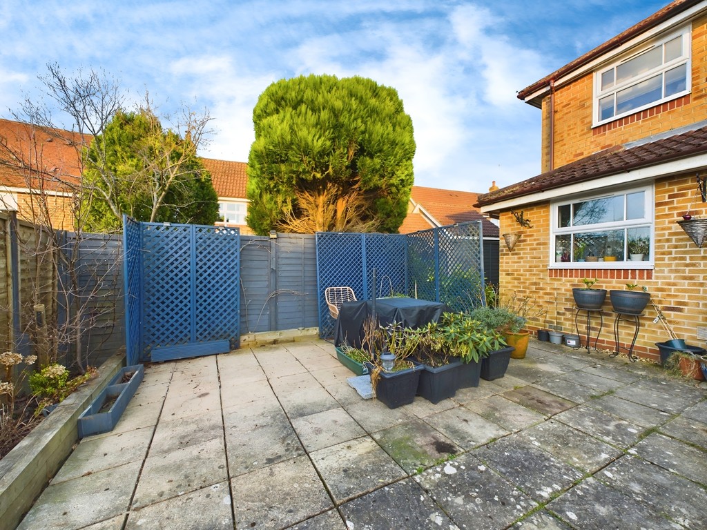 5 bed detached house for sale in Wren Close, Horsham  - Property Image 18