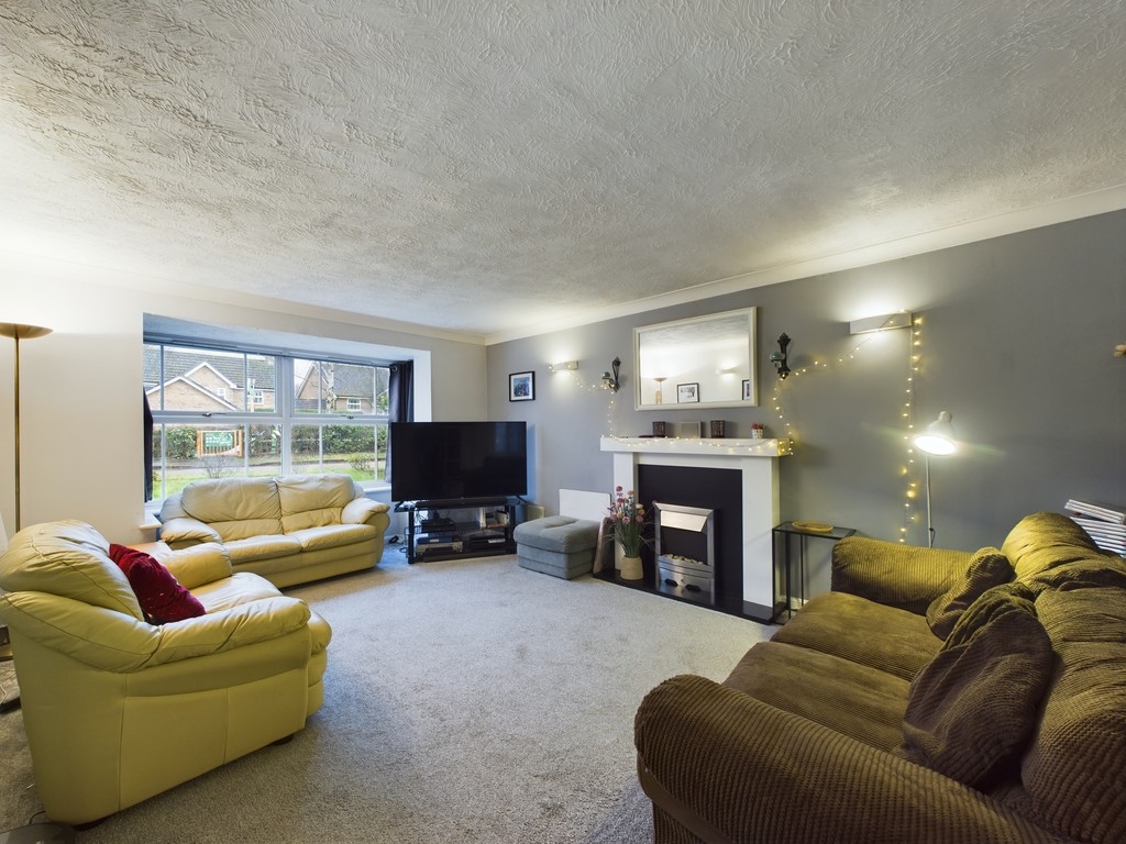 5 bed detached house for sale in Wren Close, Horsham  - Property Image 2