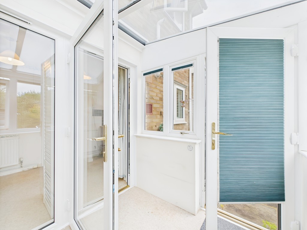 2 bed terraced house for sale in Greenfields Close, Horsham  - Property Image 12