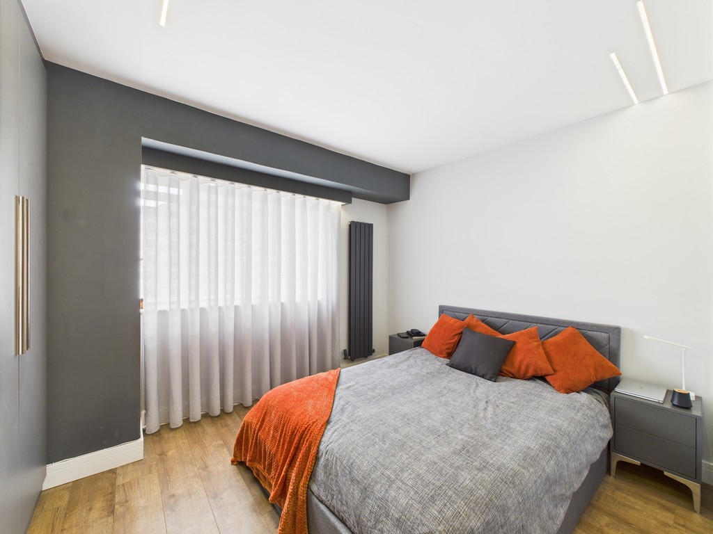 1 bed terraced house for sale in Kingsmead Place, Broadbridge Heath  - Property Image 5