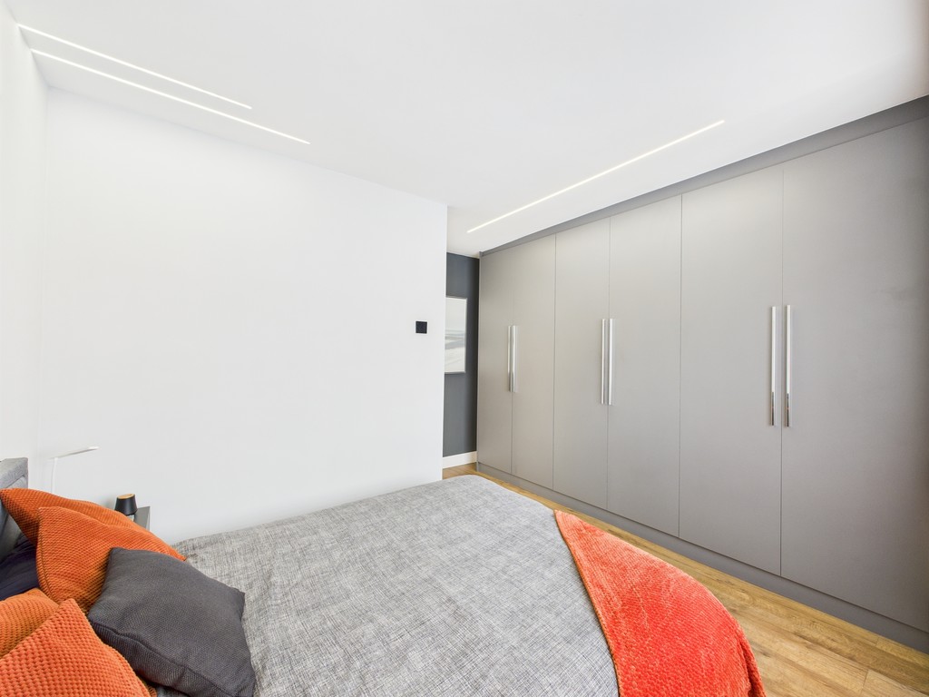 1 bed terraced house for sale in Kingsmead Place, Broadbridge Heath  - Property Image 6