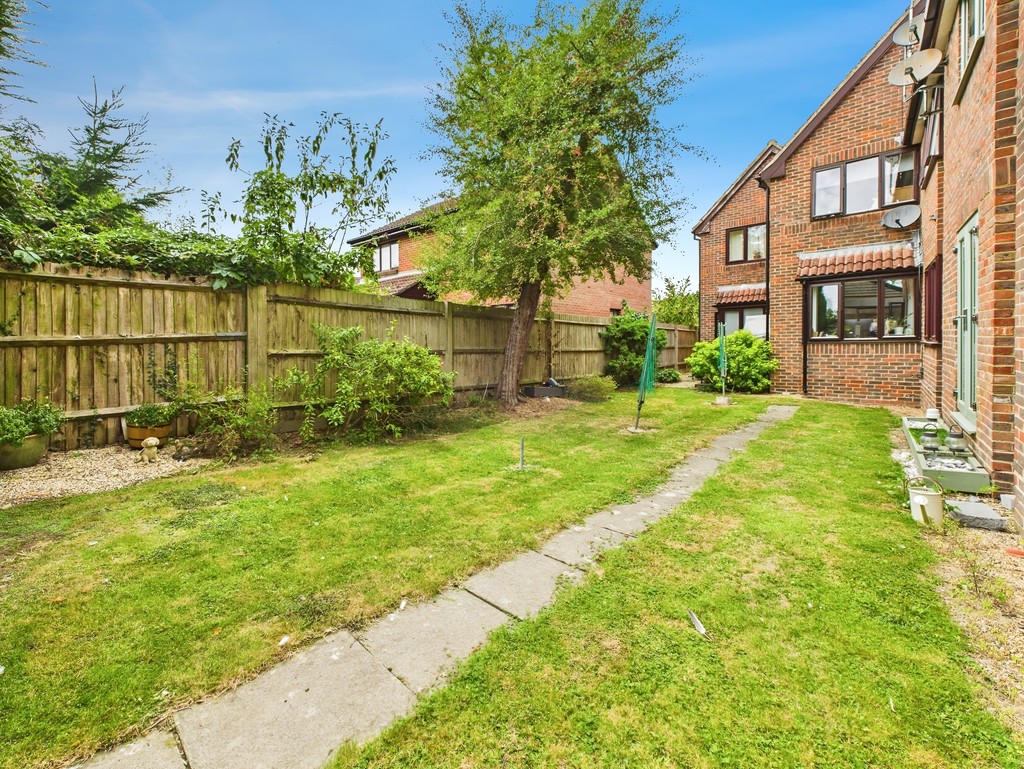 1 bed terraced house for sale in Kingsmead Place, Broadbridge Heath  - Property Image 8