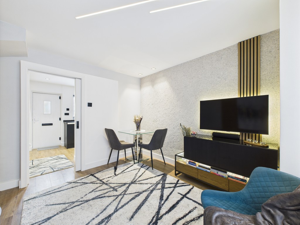 1 bed terraced house for sale in Kingsmead Place, Broadbridge Heath  - Property Image 4