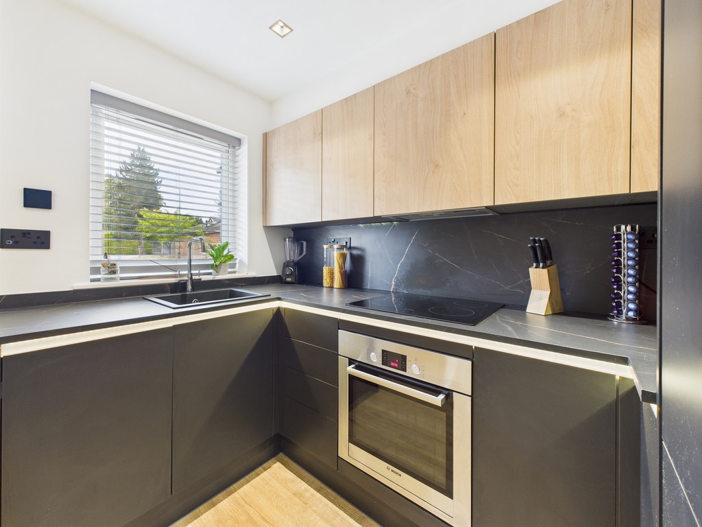 1 bed terraced house for sale in Kingsmead Place, Broadbridge Heath  - Property Image 10