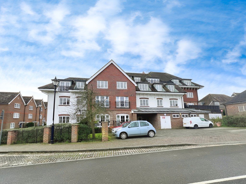 2 bed flat for sale in Updown Hill, Haywards Heath  - Property Image 1