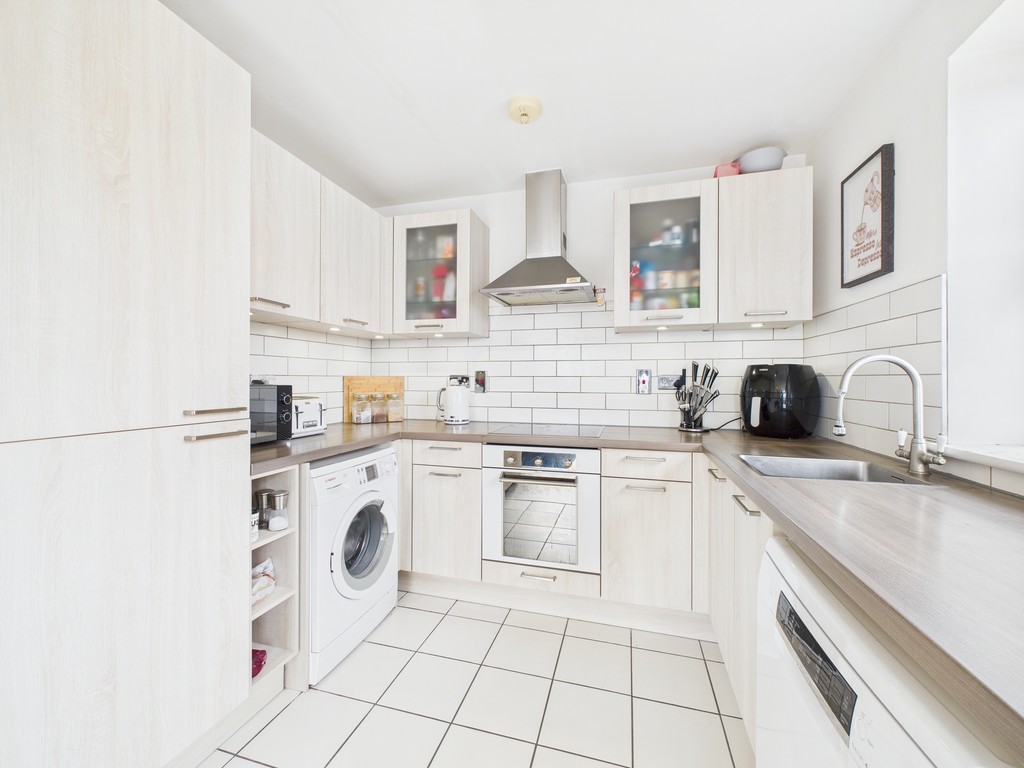 2 bed flat for sale in Updown Hill, Haywards Heath  - Property Image 7