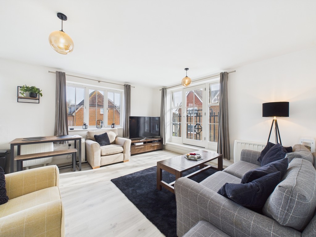 2 bed flat for sale in Updown Hill, Haywards Heath, RH16