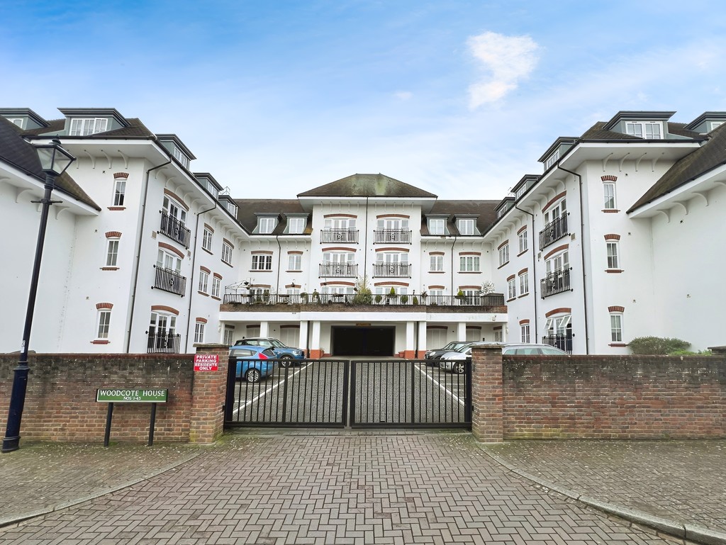 2 bed flat for sale in Updown Hill, Haywards Heath  - Property Image 4