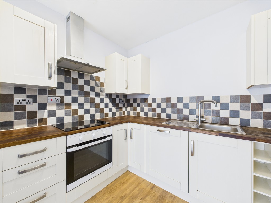 2 bed apartment for sale in Wimblehurst Court, Horsham  - Property Image 4