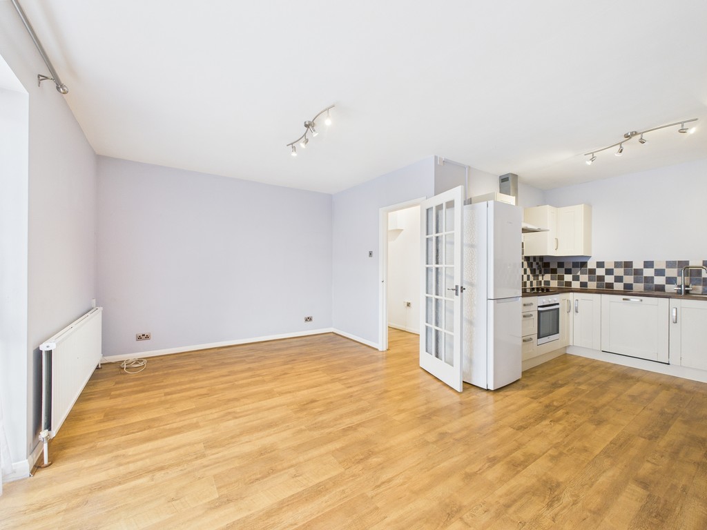 2 bed apartment for sale in Wimblehurst Court, Horsham  - Property Image 6
