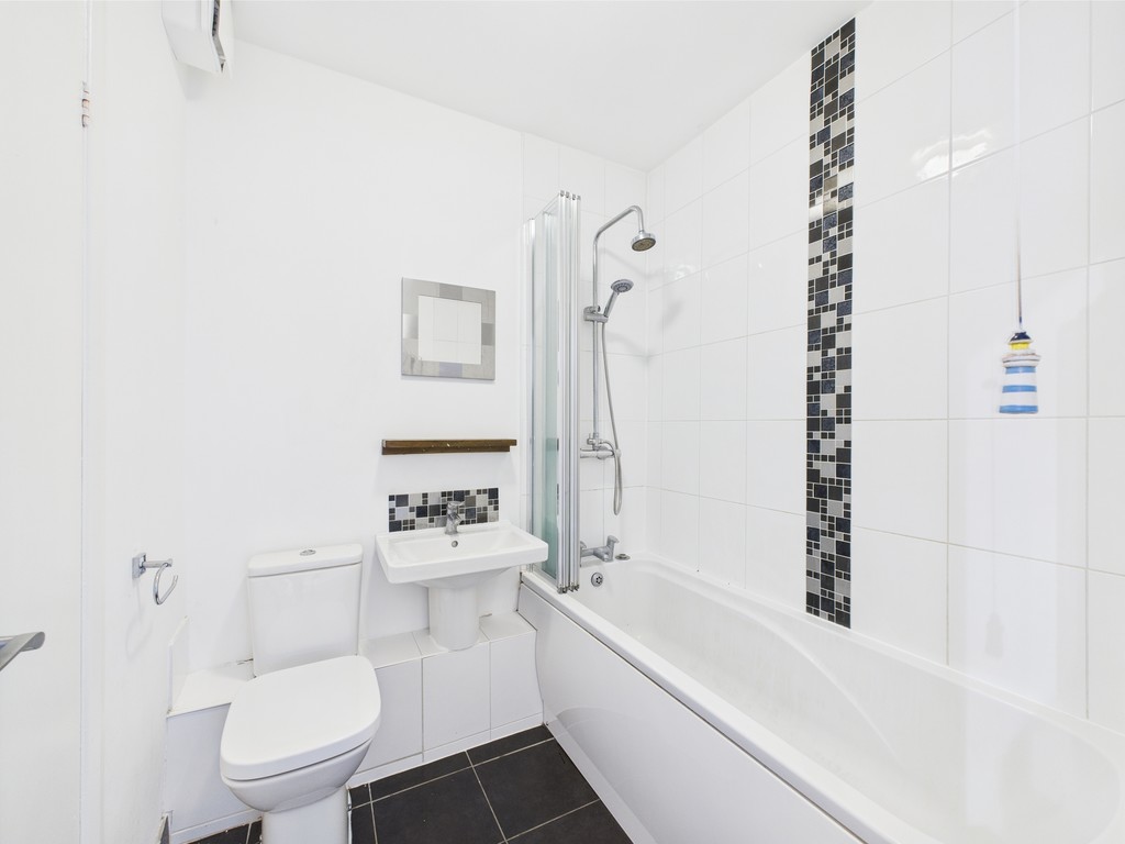 2 bed apartment for sale in Wimblehurst Court, Horsham  - Property Image 8