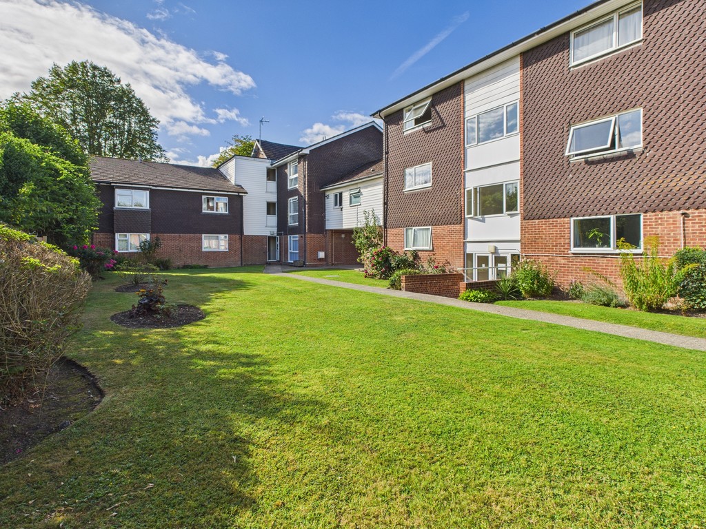 2 bed apartment for sale in Wimblehurst Court, Horsham  - Property Image 1