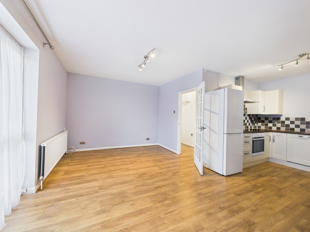 2 bed apartment for sale in Wimblehurst Court, Horsham  - Property Image 9