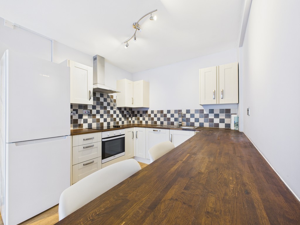 2 bed apartment for sale in Wimblehurst Court, Horsham  - Property Image 8