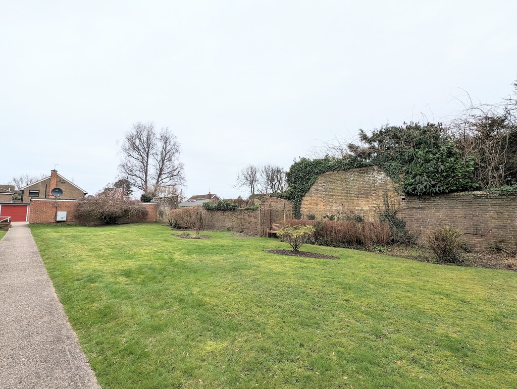 2 bed apartment for sale in Wimblehurst Road, Horsham  - Property Image 6