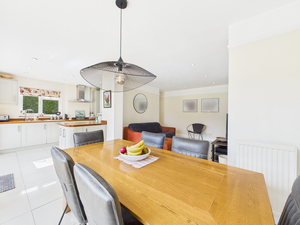 4 bed semi-detached house for sale in Hillside, Horsham  - Property Image 5