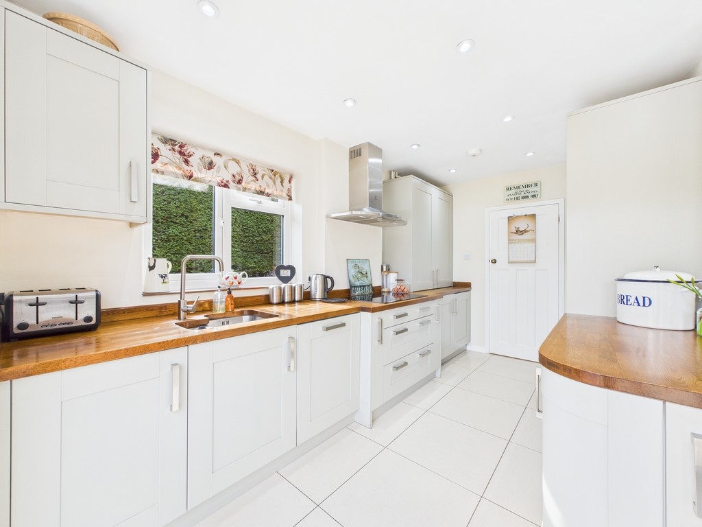 4 bed semi-detached house for sale in Hillside, Horsham  - Property Image 11