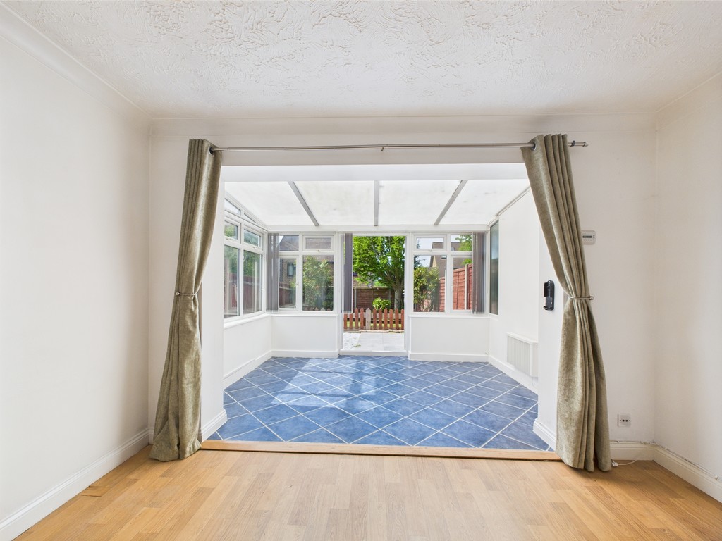 2 bed end of terrace house for sale in Bignor Close, Horsham  - Property Image 8