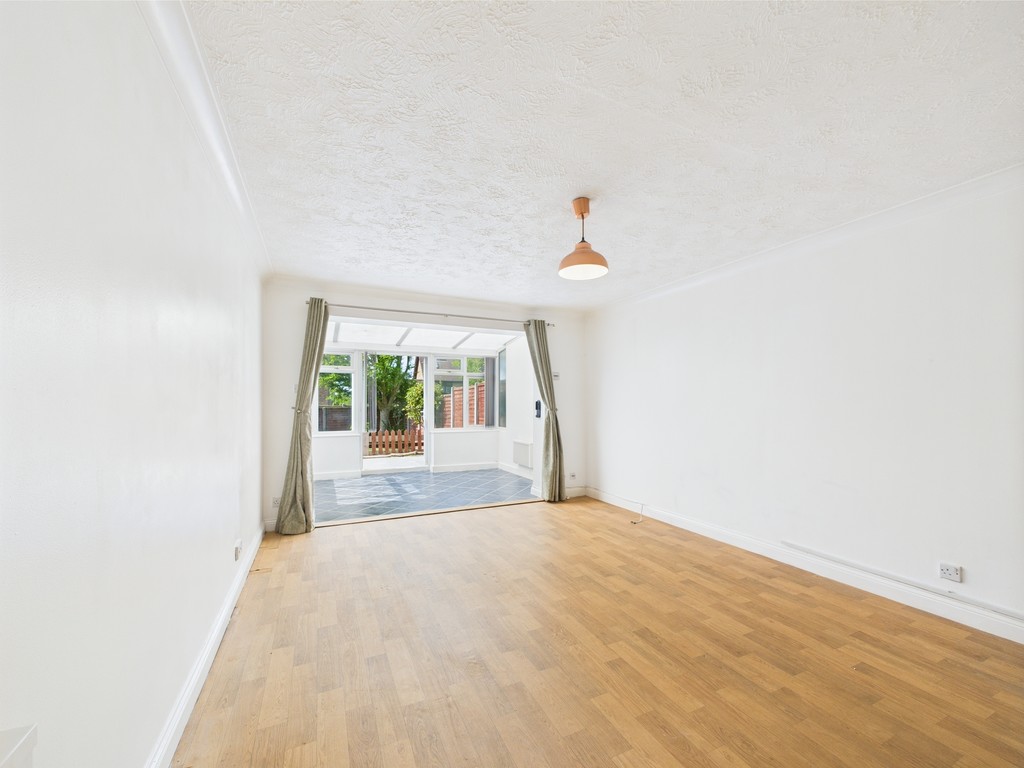 2 bed end of terrace house for sale in Bignor Close, Horsham  - Property Image 5