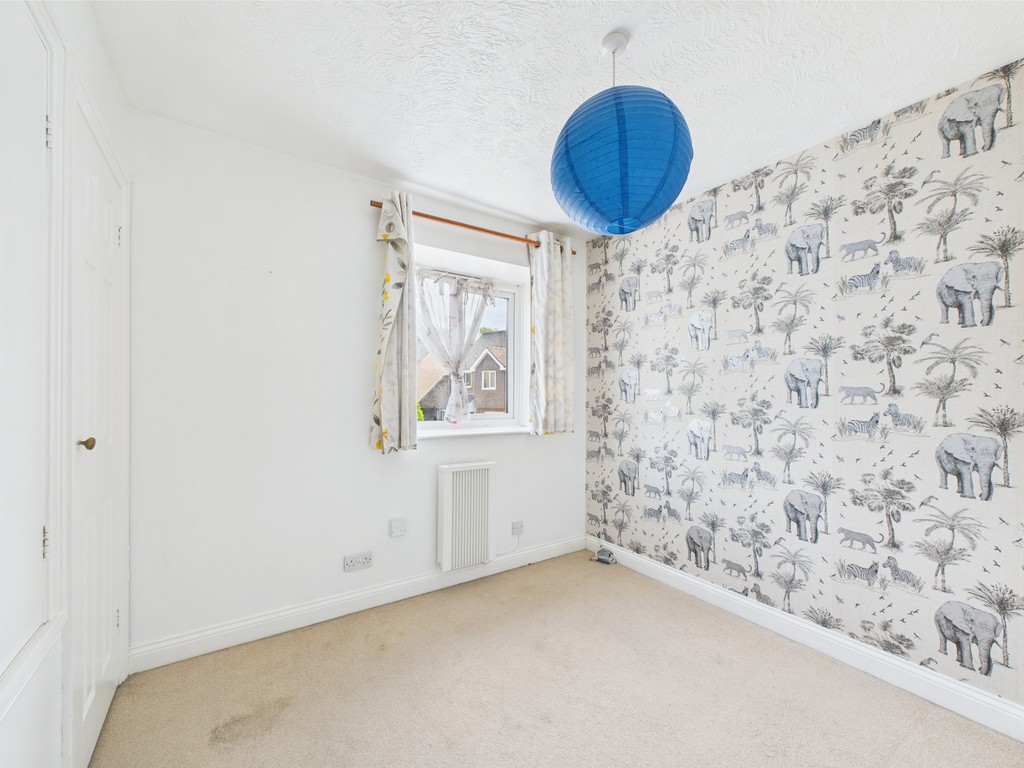 2 bed end of terrace house for sale in Bignor Close, Horsham  - Property Image 9