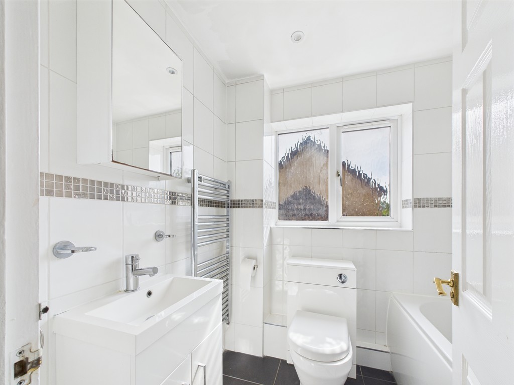 2 bed end of terrace house for sale in Bignor Close, Horsham  - Property Image 7