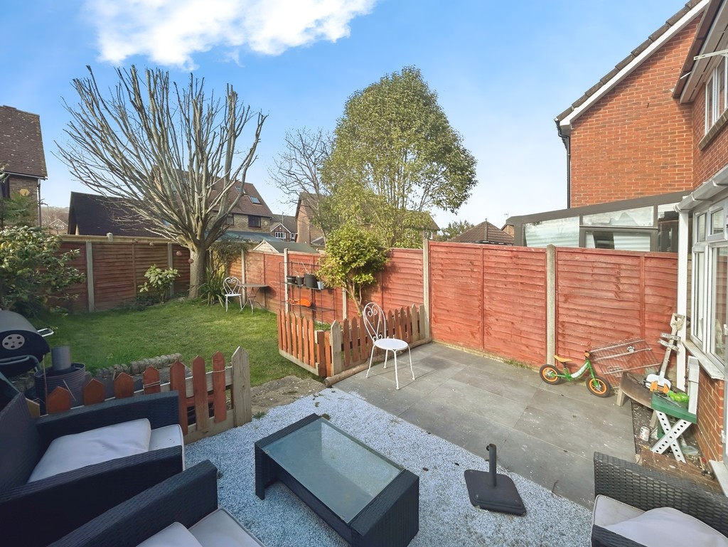 2 bed end of terrace house for sale in Bignor Close, Horsham  - Property Image 11