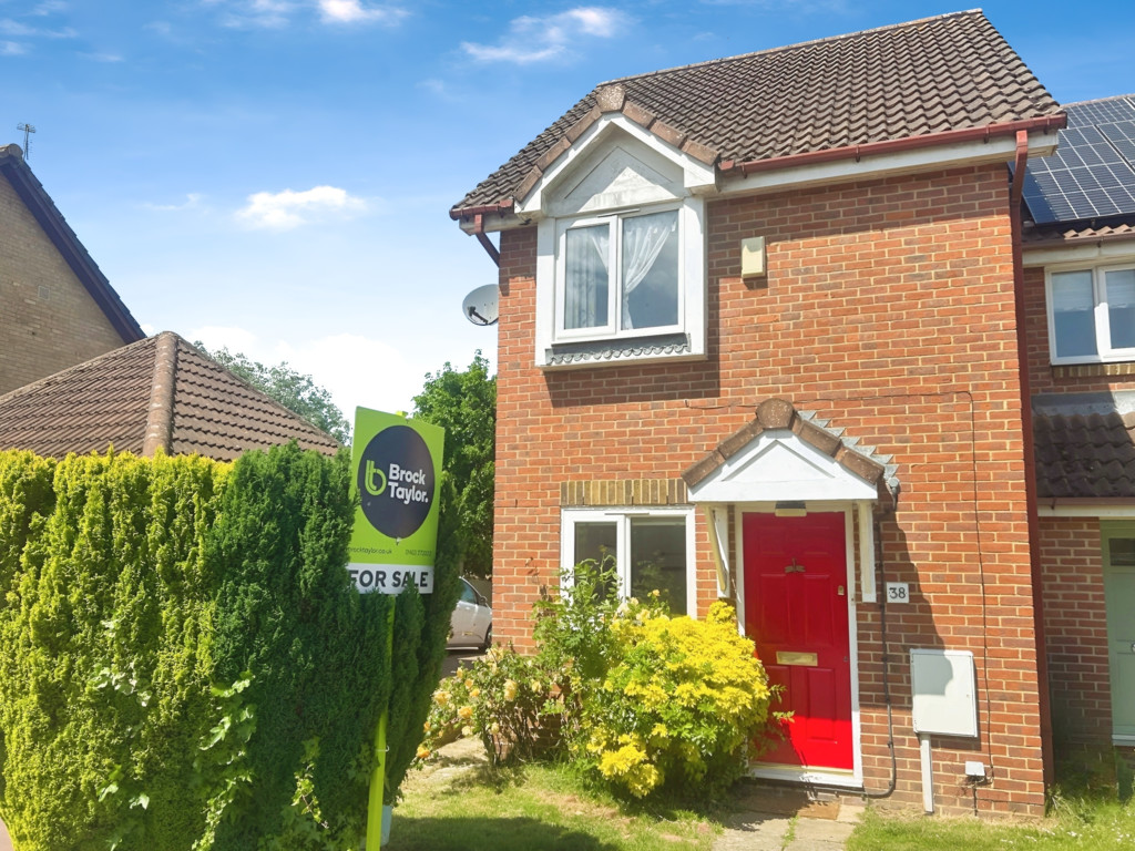2 bed end of terrace house for sale in Bignor Close, Horsham, RH12