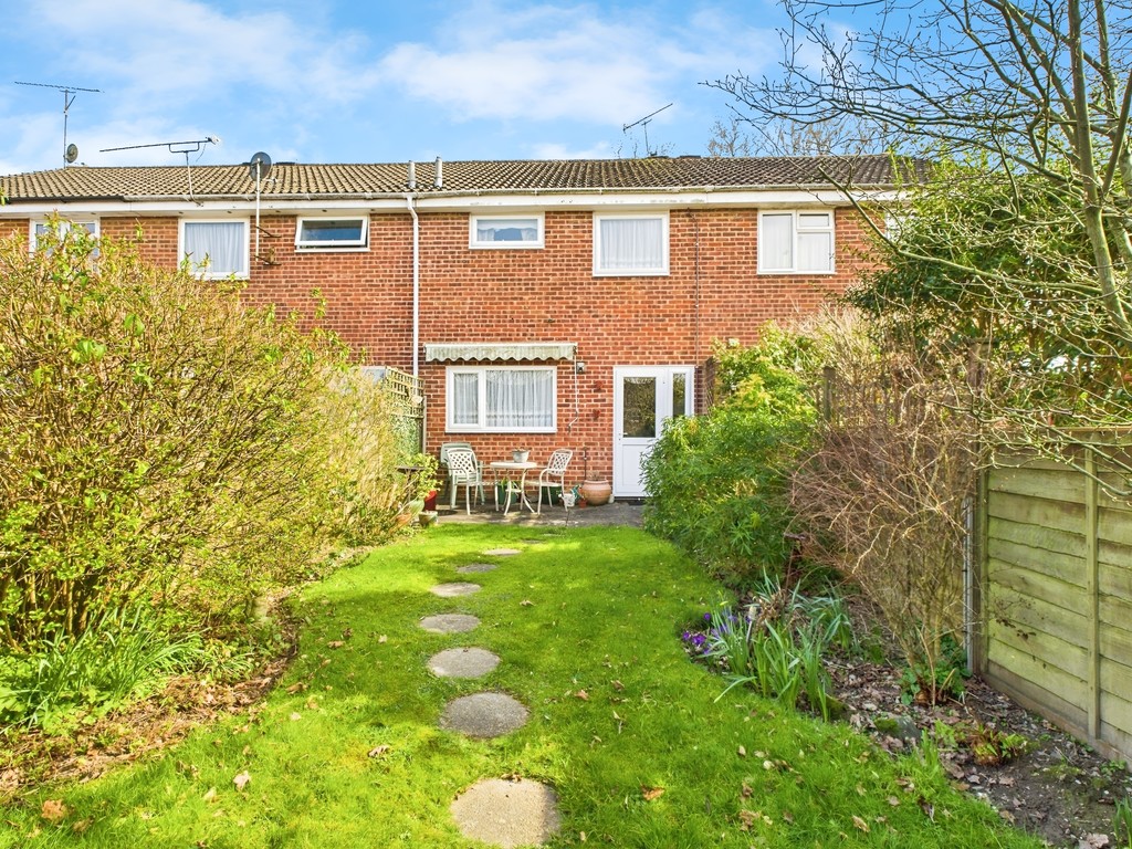 3 bed terraced house for sale in Sycamore Avenue, Horsham  - Property Image 10