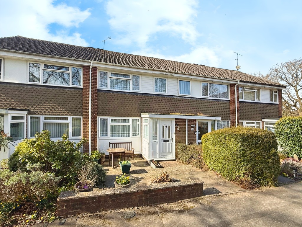 3 bed terraced house for sale in Sycamore Avenue, Horsham  - Property Image 1